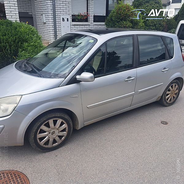 Renault&nbsp;Scenic&nbsp;<small><strong>Sc�nic 1.5 dCi Team Family</strong></small>