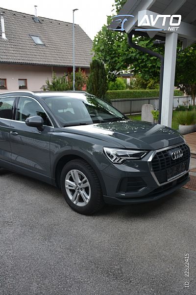 Audi&nbsp;Q3&nbsp;<small><strong>35 TFSI  Basis  S tronic</strong></small>
