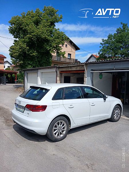 Audi&nbsp;A3&nbsp;<small><strong>Sportback 1.6 TDI clean diesel Attraction S tronic</strong></small>