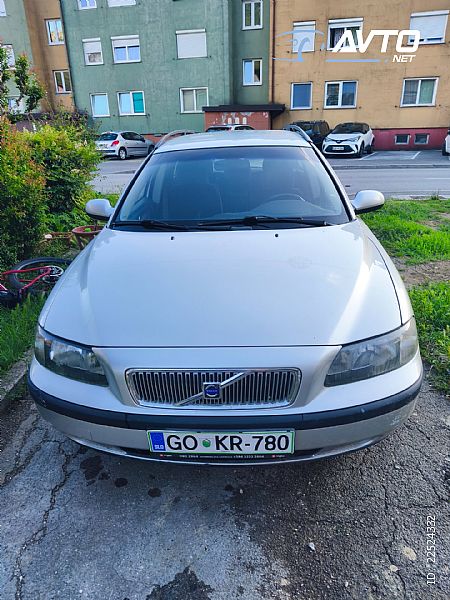 Volvo&nbsp;V70&nbsp;<small><strong></strong></small>