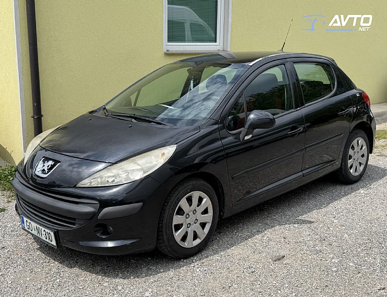 Peugeot&nbsp;207&nbsp;<small><strong>Trendy 1.4 16V</strong></small>