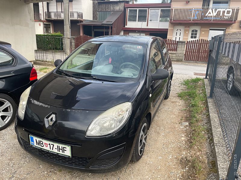 Renault&nbsp;Twingo&nbsp;<small><strong>Dynamique 1.2 16V</strong></small>