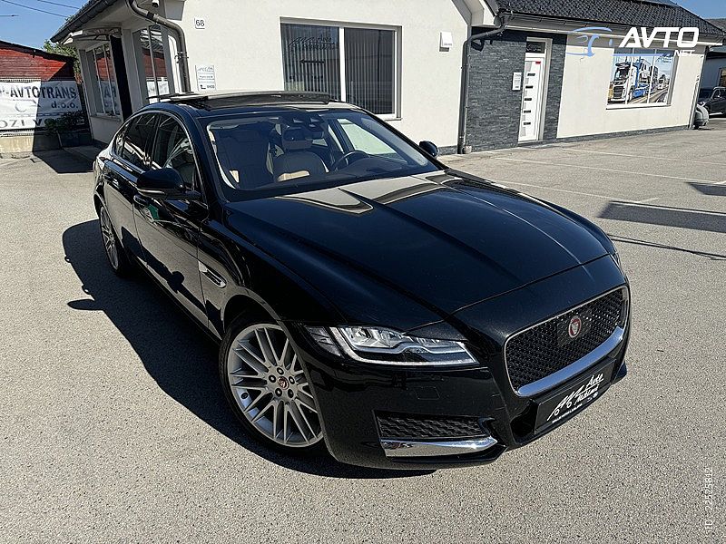 Jaguar&nbsp;XF&nbsp;<small><strong>3.0 V6 30d Portfolio 12MES-JAM.HUD.ACC.MEMORY</strong></small>