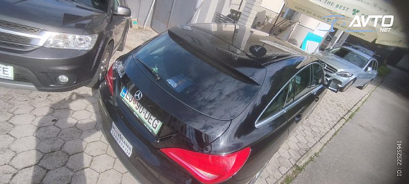 Mercedes-Benz&nbsp;CLA Shooting Brake&nbsp;<small><strong>CLA 180 d Shooting Brake</strong></small>