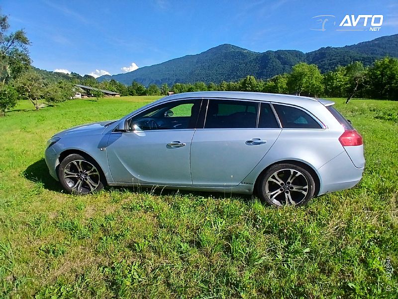 Opel&nbsp;Insignia&nbsp;<small><strong>SportsTourer 2.0 CDTI</strong></small>