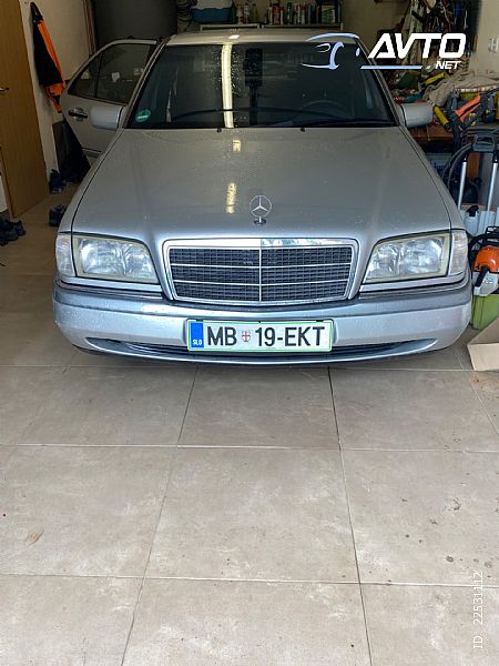 Mercedes-Benz&nbsp;C-Razred&nbsp;<small><strong>C 180 Elegance</strong></small>
