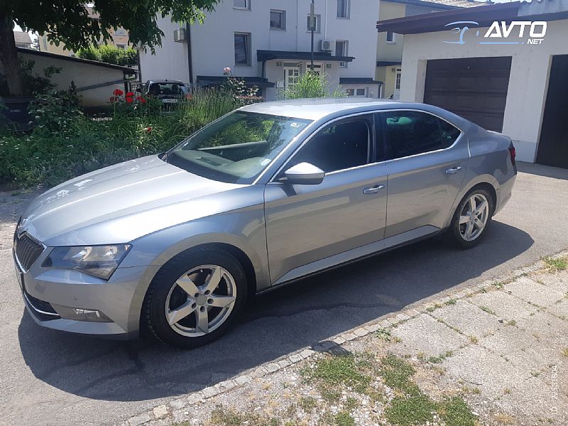 �koda&nbsp;Superb&nbsp;<small><strong>2.0 TDI SportLine</strong></small>