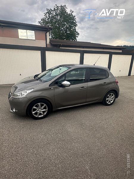 Peugeot&nbsp;208&nbsp;<small><strong>1.2 PureTech 82 Active</strong></small>