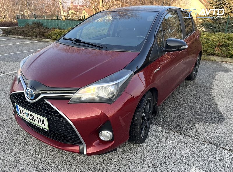 Toyota&nbsp;Yaris&nbsp;<small><strong>Hybrid 1.5 VVT-i BiTone Avt.</strong></small>