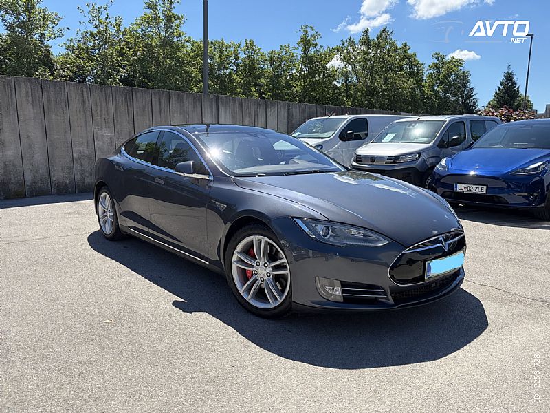 Tesla&nbsp;Model S&nbsp;<small><strong>P85D</strong></small>