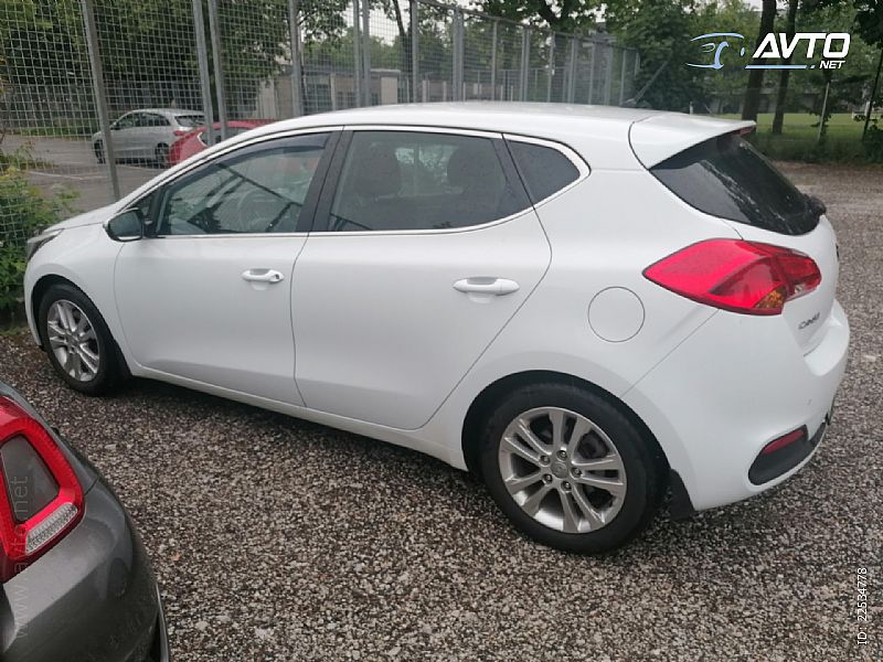 Kia&nbsp;Ceed&nbsp;<small><strong>CeeD  1.6 GDI  FULL OPREMA-TEMPOMAT</strong></small>