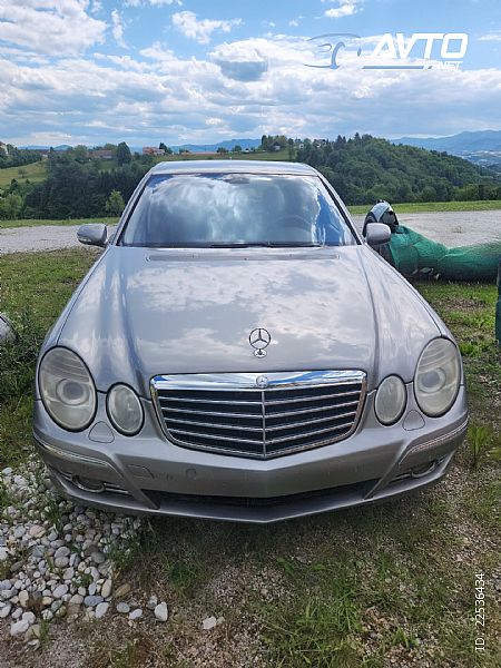 Mercedes-Benz&nbsp;E-Razred&nbsp;<small><strong>E 230 Avantgarde</strong></small>
