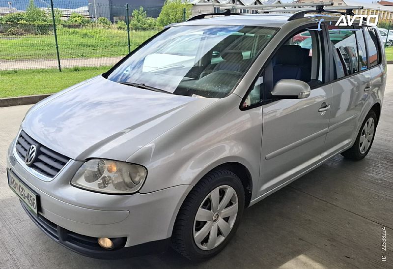 Volkswagen&nbsp;Touran&nbsp;<small><strong>2.0 TDI Highline</strong></small>