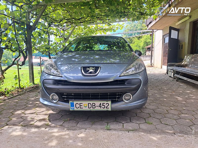 Peugeot&nbsp;207&nbsp;<small><strong>Trendy 1.4 HDi</strong></small>