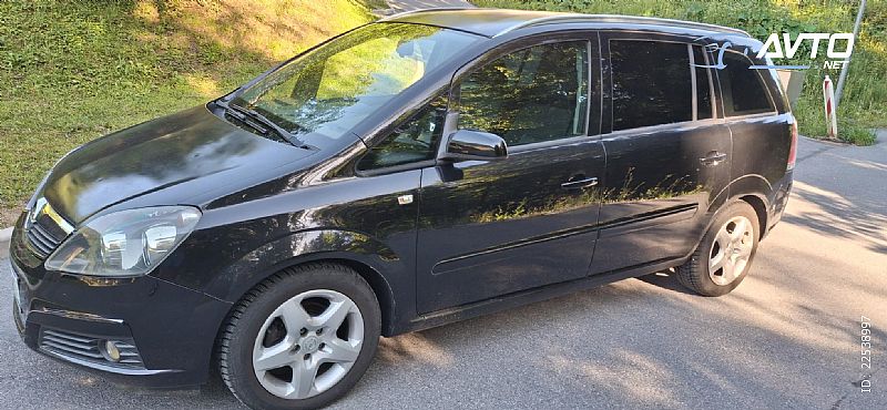 Opel&nbsp;Zafira&nbsp;<small><strong>Cosmo 1.8</strong></small>