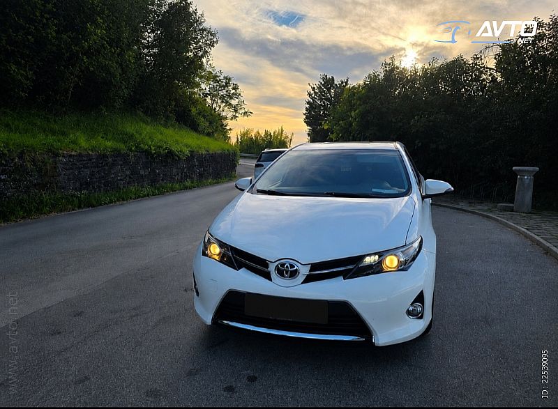 Toyota&nbsp;Auris&nbsp;<small><strong></strong></small>