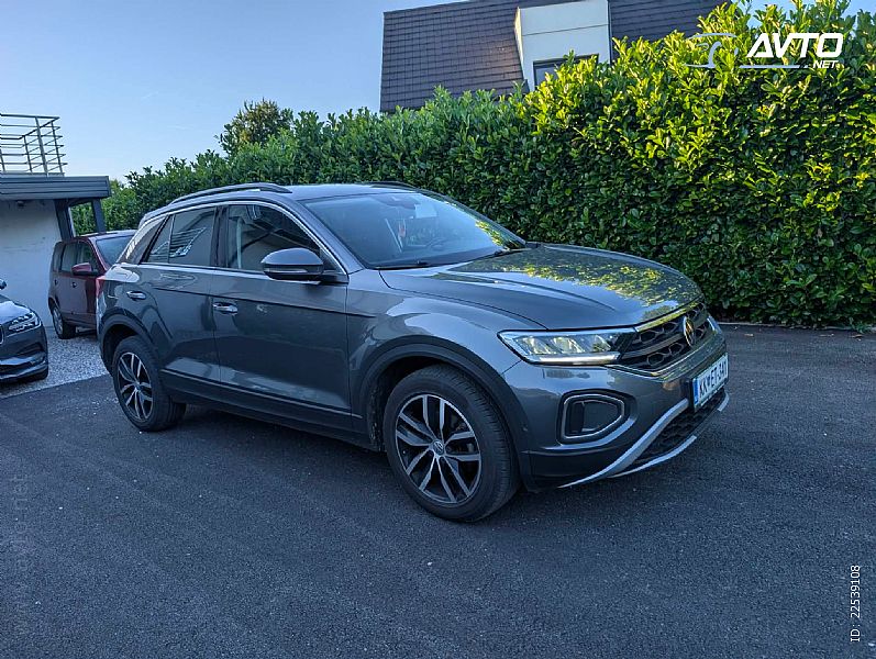 Volkswagen&nbsp;T-Roc&nbsp;<small><strong>1.5 TSI BMT Life   SLO vozilo   1. lastnik   </strong></small>