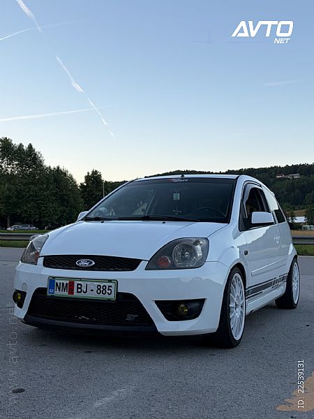 Ford&nbsp;Fiesta&nbsp;<small><strong>ST 2.0</strong></small>