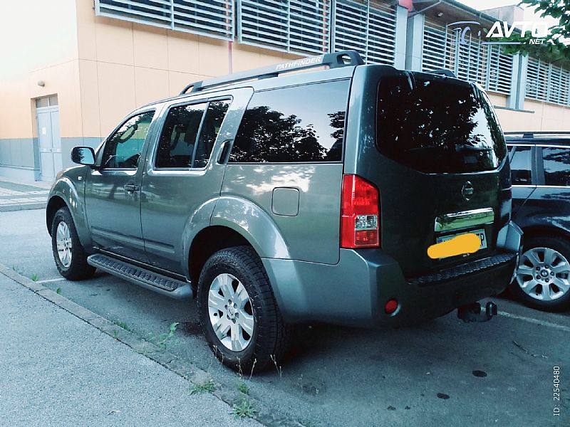 Nissan&nbsp;Pathfinder&nbsp;<small><strong>2.5 dCi LE Avt.</strong></small>