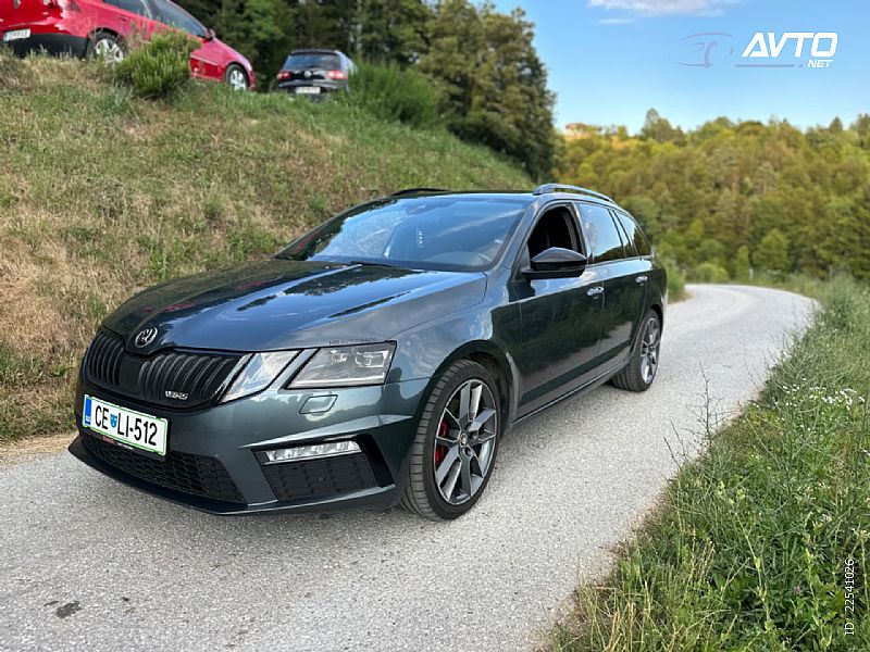 �koda&nbsp;Octavia&nbsp;<small><strong>Combi 2.0 TDI RS DSG</strong></small>