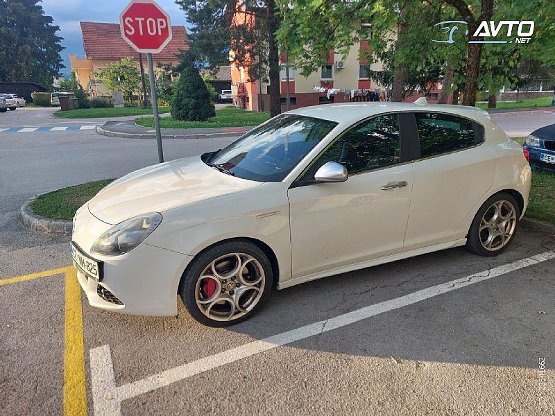 Alfa Romeo&nbsp;Giulietta&nbsp;<small><strong></strong></small>