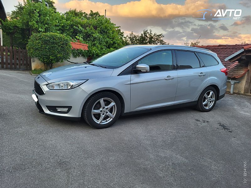 Ford&nbsp;Focus&nbsp;<small><strong>Karavan 1.0 EcoBoost Trend</strong></small>