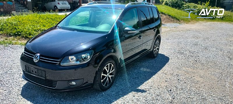 Volkswagen&nbsp;Touran&nbsp;<small><strong>1.6 TDI Comfortline DSG</strong></small>