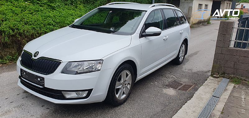 �koda&nbsp;Octavia&nbsp;<small><strong>Combi 2.0 TDI Ambition 4X4</strong></small>