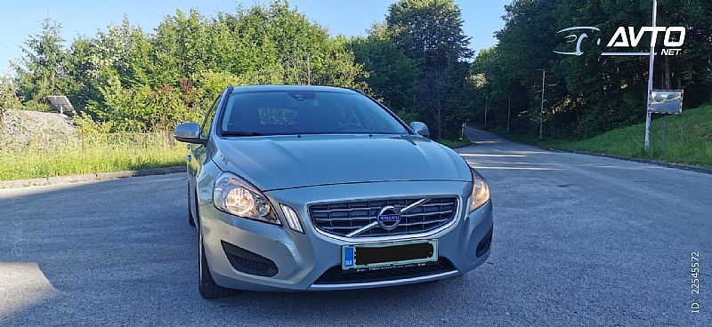 Volvo&nbsp;V60&nbsp;<small><strong>D2 Kinetic </strong></small>