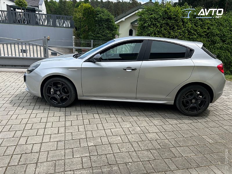 Alfa Romeo&nbsp;Giulietta&nbsp;<small><strong></strong></small>