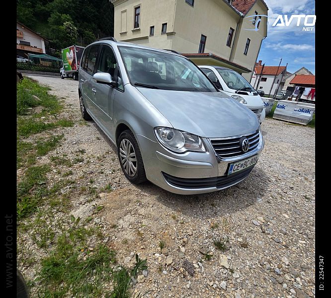 Volkswagen&nbsp;Touran&nbsp;<small><strong>1.9 TDI Conceptline</strong></small>