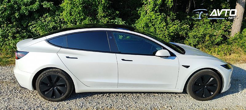 Tesla&nbsp;Model 3&nbsp;<small><strong>Long Range AWD</strong></small>