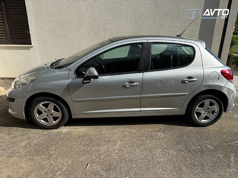 Peugeot&nbsp;207&nbsp;<small><strong>1.4 16V</strong></small>