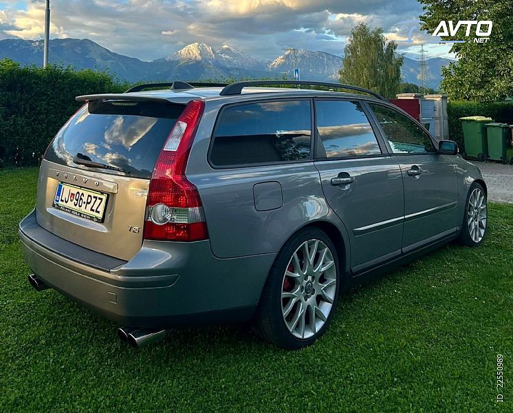 Volvo&nbsp;V50&nbsp;<small><strong>Summum 2.5l T5 Turbo</strong></small>