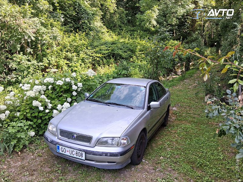 Volvo&nbsp;S40&nbsp;<small><strong>1.6</strong></small>