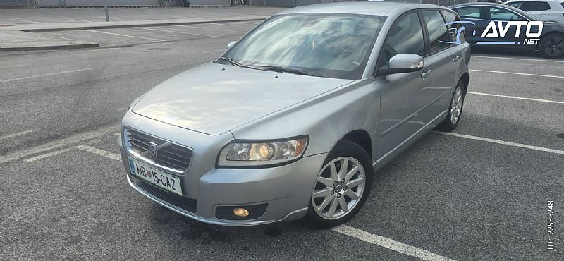Volvo&nbsp;V50&nbsp;<small><strong>2.0 D Momentum</strong></small>
