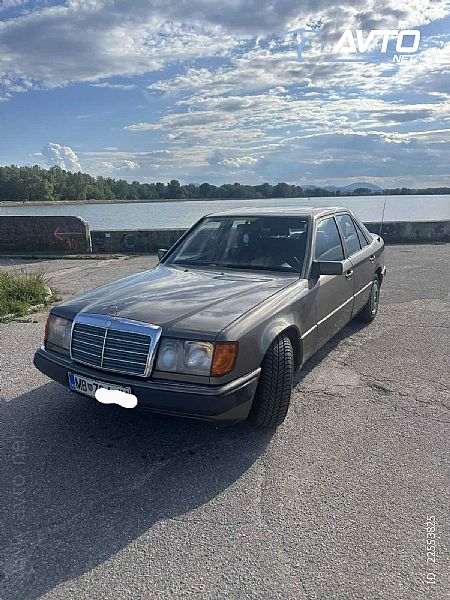 Mercedes-Benz&nbsp;E-Razred&nbsp;<small><strong>230E</strong></small>