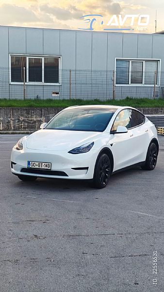 Tesla&nbsp;Model Y&nbsp;<small><strong>Base</strong></small>