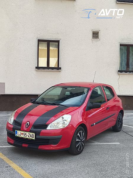 Renault&nbsp;Clio&nbsp;<small><strong>1.2 16V Dynamique</strong></small>
