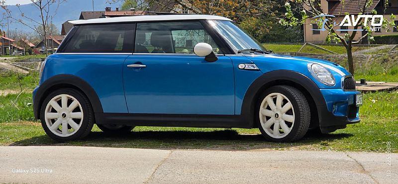 MINI&nbsp;Cooper&nbsp;<small><strong>S</strong></small>