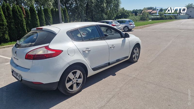 Renault&nbsp;Megane&nbsp;<small><strong>Berline 1.6 16V Expression</strong></small>