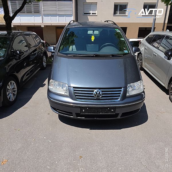 Volkswagen&nbsp;Sharan&nbsp;<small><strong>2.0 TDI Comfortline</strong></small>
