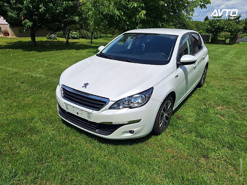 Peugeot&nbsp;308&nbsp;<small><strong>1.2 e-THP PureTech Style - VELIKI SERVIS</strong></small>
