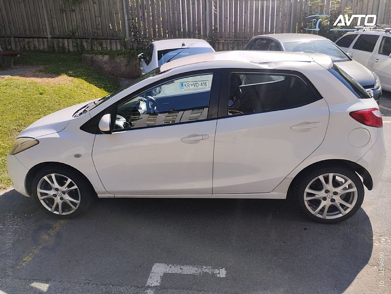 Mazda&nbsp;Mazda2&nbsp;<small><strong>1.3i TE</strong></small>
