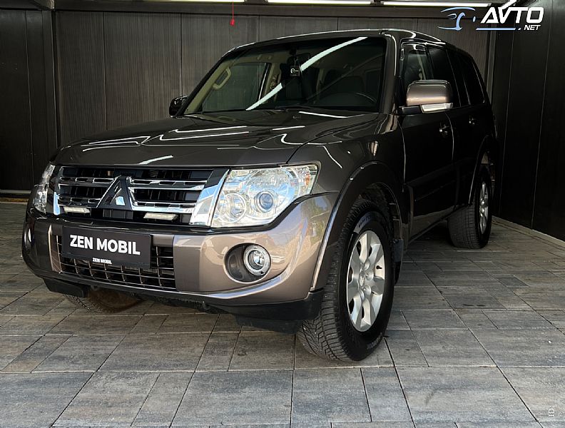 Mitsubishi&nbsp;Pajero&nbsp;<small><strong>3.2 LB 4x4 7 Sede�ev Priklop </strong></small>