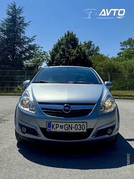 Opel&nbsp;Corsa&nbsp;<small><strong>Essentia 1.3 CDTI</strong></small>