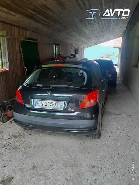 Peugeot&nbsp;207&nbsp;<small><strong>Premium 1.4 16V</strong></small>