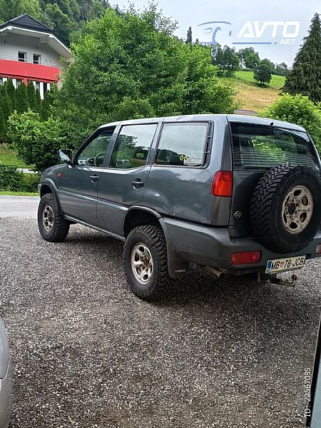 Nissan&nbsp;Terrano&nbsp;<small><strong>II 4x4 Wagon 2.4 SGX</strong></small>