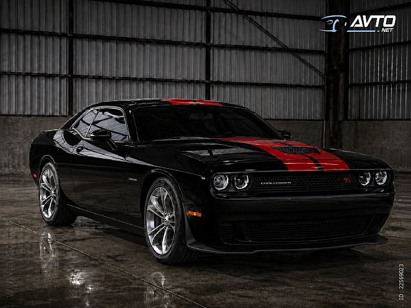 Dodge&nbsp;Challenger&nbsp;<small><strong>R T V8 HEMI</strong></small>