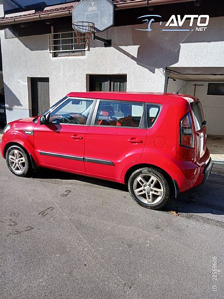 Kia&nbsp;Soul&nbsp;<small><strong>1.6 CVVT Motion</strong></small>